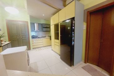 Royal Regent Sri Putramas III