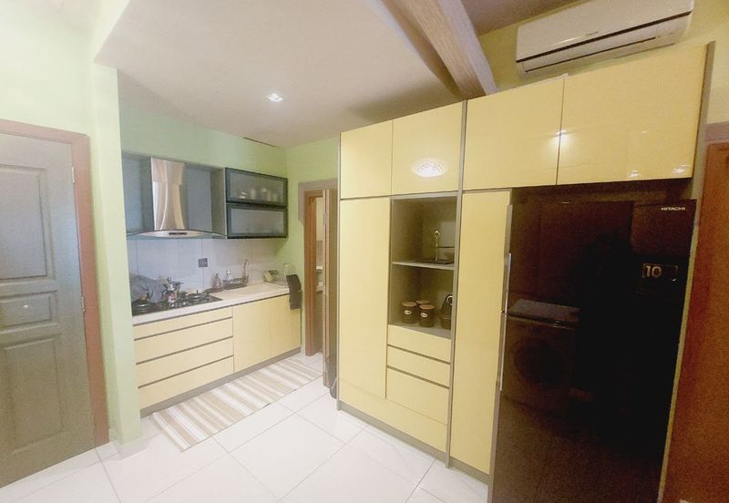 Royal Regent Sri Putramas III