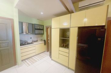 Royal Regent Sri Putramas III