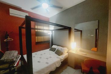 Royal Regent Sri Putramas III