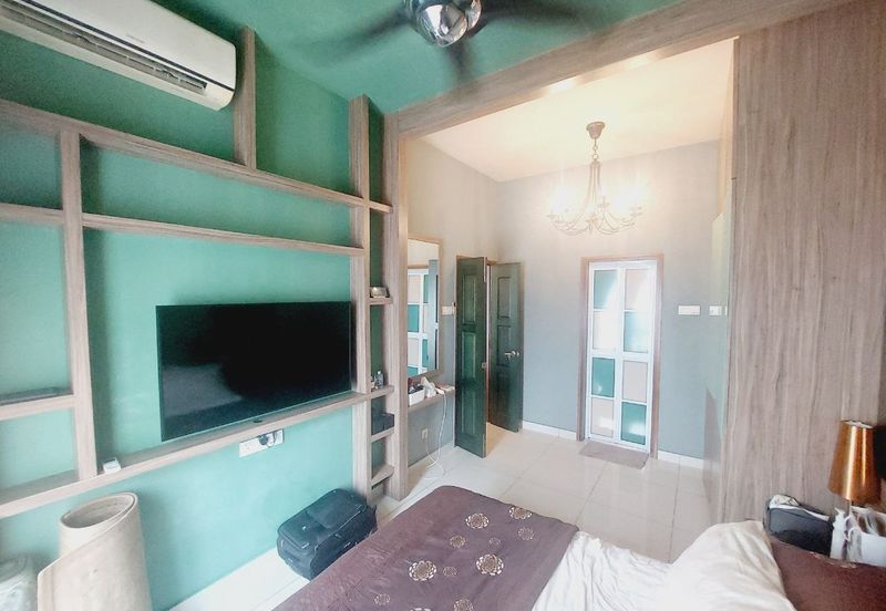 Royal Regent Sri Putramas III