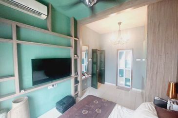 Royal Regent Sri Putramas III