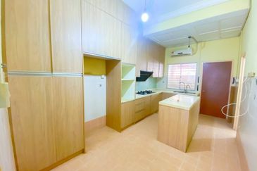 Jalan Prima Saujana 2/F