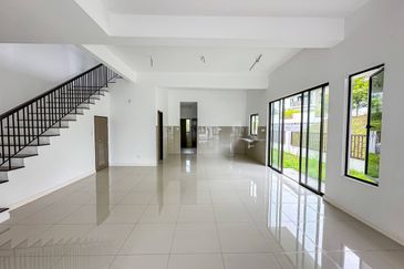 Dahlia @ Serene Heights