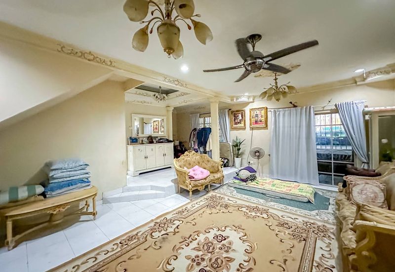 Corner Bandar Tasik Selatan Kuala Lumpur