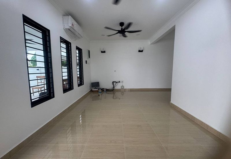 Jalan Suasana, Bandar Tun Hussein Onn