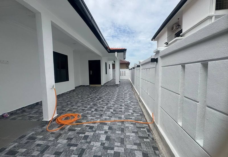 Jalan Suasana, Bandar Tun Hussein Onn