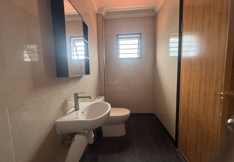 Jalan Suasana, Bandar Tun Hussein Onn