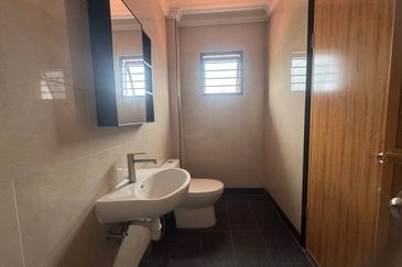 Jalan Suasana, Bandar Tun Hussein Onn