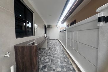 Jalan Suasana, Bandar Tun Hussein Onn