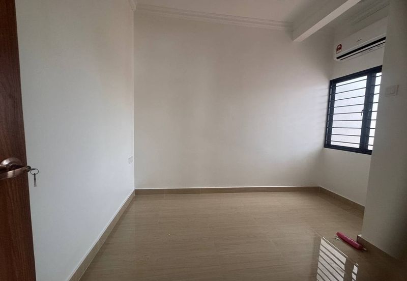 Jalan Suasana, Bandar Tun Hussein Onn