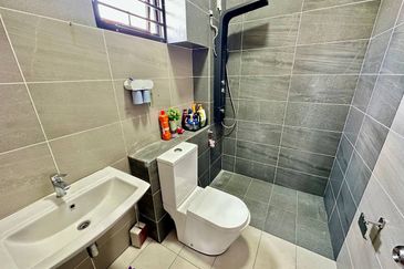 Avis 2 @ Setia Alam Sari