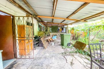 Batu 15 Lembah Mewah Kajang