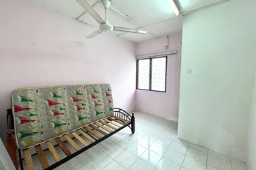 Taman Pinggiran Putra