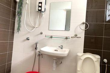 Freehold Fully furnished 1 Storey Semi-Detached House, Taman Nuri, Durian Tunggal 