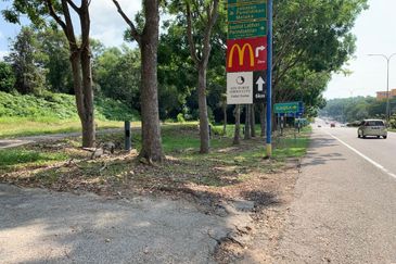 Freehold Roadside Ayer Keroh