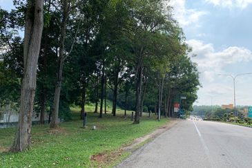 Freehold Roadside Ayer Keroh