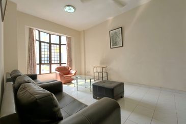 Straits Court Condominium Pasir Emas