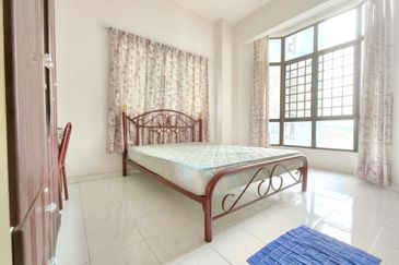 Straits Court Condominium Pasir Emas