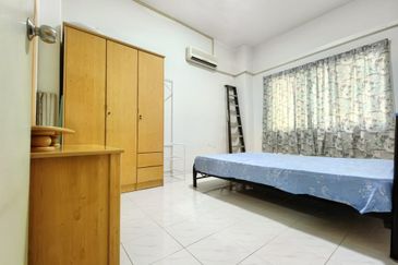 Straits Court Condominium Pasir Emas