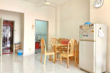 Straits Court Condominium Pasir Emas