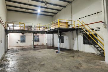 1 1/2 storey Semi-D Factory Taman Perindustrian Merdeka, Batu Berendam