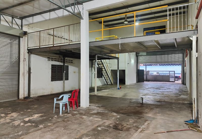 1 1/2 storey Semi-D Factory Taman Perindustrian Merdeka, Batu Berendam