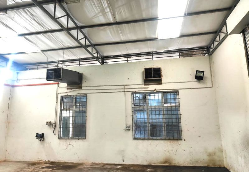 1 1/2 storey Semi-D Factory Taman Perindustrian Merdeka, Batu Berendam