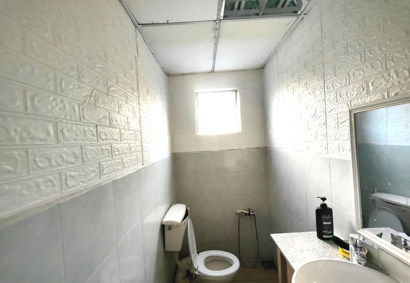 1 1/2 storey Semi-D Factory Taman Perindustrian Merdeka, Batu Berendam