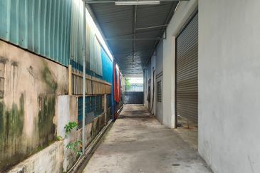 1 1/2 storey Semi-D Factory Taman Perindustrian Merdeka, Batu Berendam