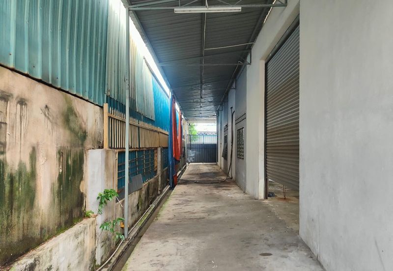 1 1/2 storey Semi-D Factory Taman Perindustrian Merdeka, Batu Berendam