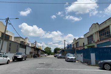 1 1/2 storey Semi-D Factory Taman Perindustrian Merdeka, Batu Berendam