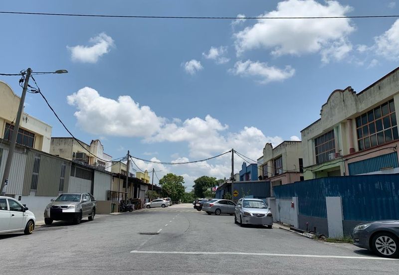 1 1/2 storey Semi-D Factory Taman Perindustrian Merdeka, Batu Berendam