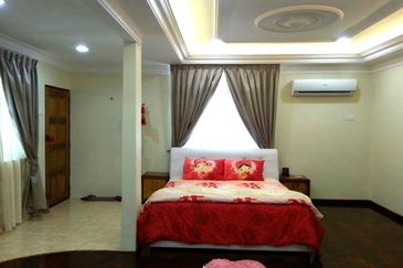 Fully furnished 2 1/2 storey bungalow house Kg 8, City 