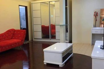 Fully furnished 2 1/2 storey bungalow house Kg 8, City 