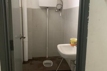 Corner 1 1/2 storey semi d factory Taman Perindustrian Krubong, Melaka