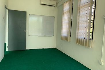 Corner 1 1/2 storey semi d factory Taman Perindustrian Krubong, Melaka