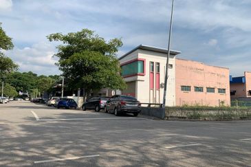 Corner 1 1/2 storey semi d factory Taman Perindustrian Krubong, Melaka