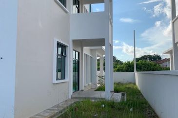 Freehold 2 Storey Semi Detached House Taman Merak, Bukit Baru, Melaka