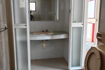 Golden Coast Condominium