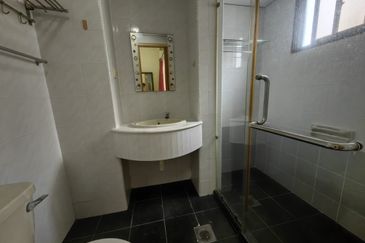 Furnished Harmony Condominium, Ujong Pasir, City