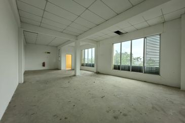 Corner Office Pusat Perniagaan Putra Sentosa, Bukit Baru, Melaka