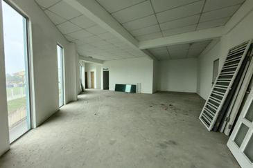 Corner Office Pusat Perniagaan Putra Sentosa, Bukit Baru, Melaka