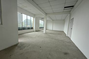 Corner Office Pusat Perniagaan Putra Sentosa, Bukit Baru, Melaka