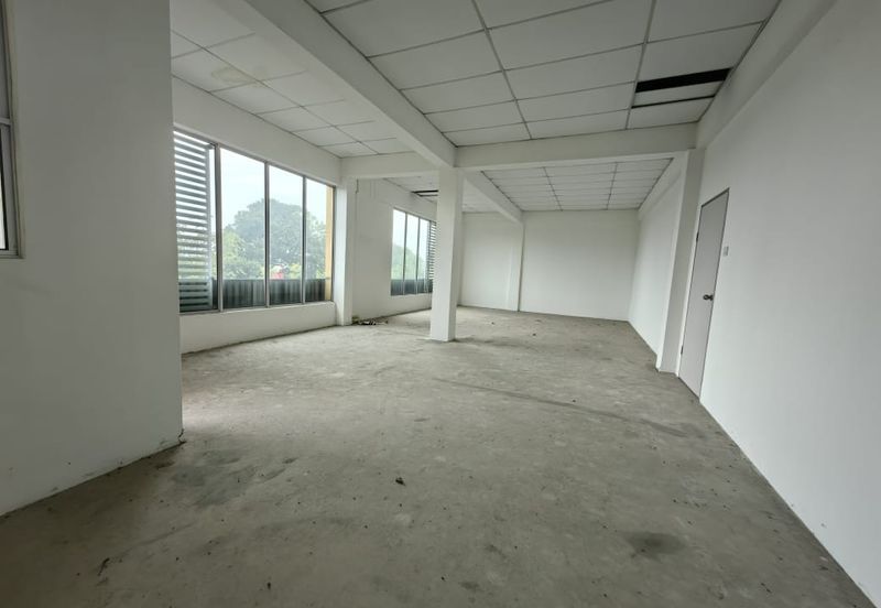 Corner Office Pusat Perniagaan Putra Sentosa, Bukit Baru, Melaka