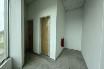 Corner Office Pusat Perniagaan Putra Sentosa, Bukit Baru, Melaka