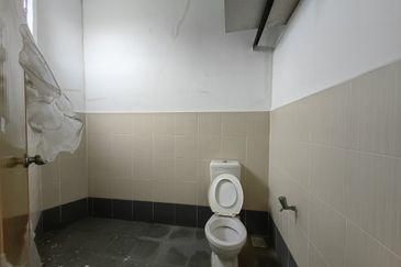 Corner Office Pusat Perniagaan Putra Sentosa, Bukit Baru, Melaka