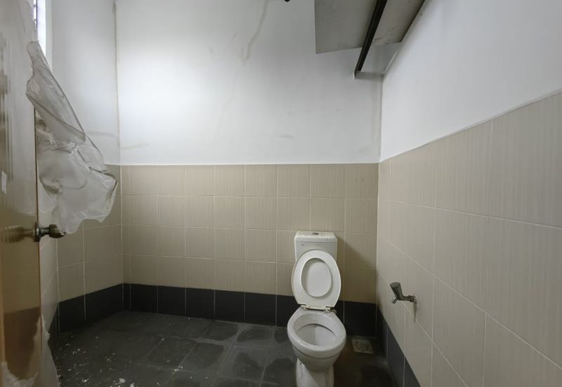 Corner Office Pusat Perniagaan Putra Sentosa, Bukit Baru, Melaka