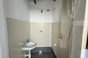 Corner Office Pusat Perniagaan Putra Sentosa, Bukit Baru, Melaka