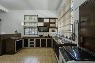 Freehold Corner 2 storey terrace house fully furnished